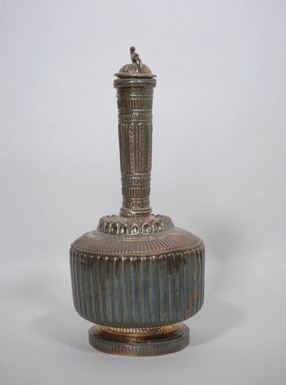 INDE
Vase de forme bouteille en argent à...