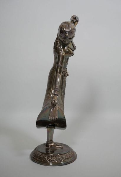 INDE
Paire de danseuses en argent à décor...