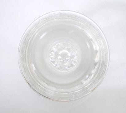 Ensemble en verre comprenant :
- Une bouteille...