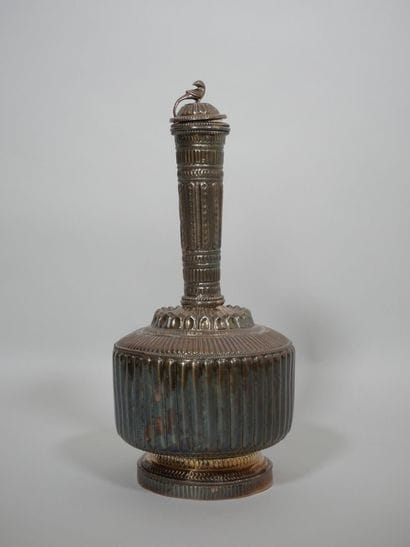 INDE
Vase de forme bouteille en argent à...