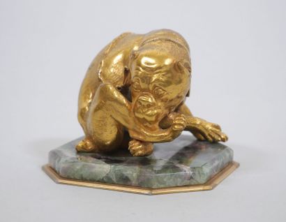 ATHA Paris
Presse-papier en bronze doré figurant...