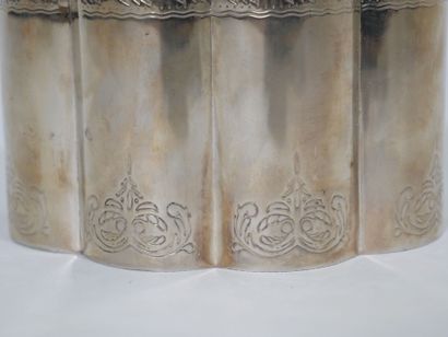 GODINGER SILVER 1994
Boite ovale couverte...