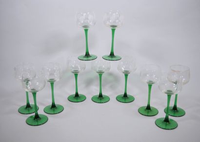 Suite de onze verres à vin d'Alsace en verre,...