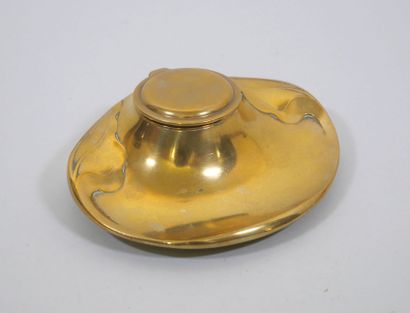 GESCHUTZT
Encrier de forme libre en bronze...