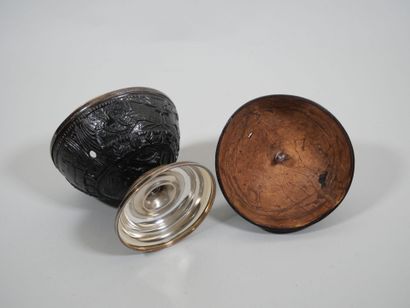 Coupe couverte sur piédouche en forme de...