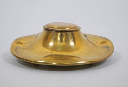 GESCHUTZT
Encrier de forme libre en bronze...