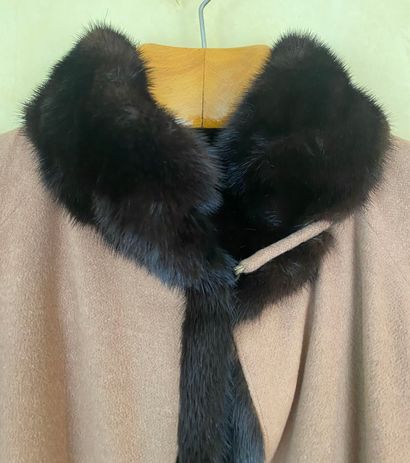 Manteau long, l'extérieur en cachemire beige,...