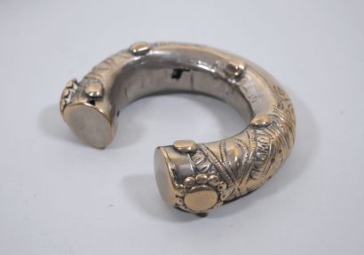 Fort ensemble de bijoux fantaisie en métal...