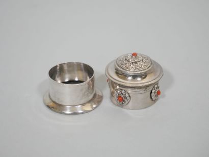NEPAL ou TIBET
Suite de 5 boîtes à pilules...