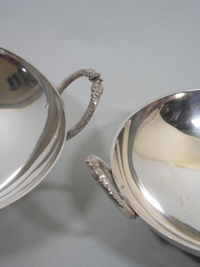 Ensemble dépareillé en métal argenté comprenant...
