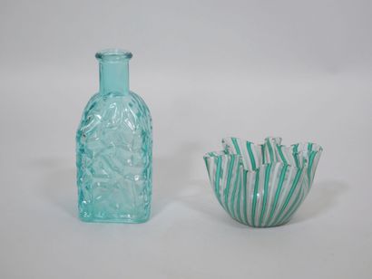Ensemble en verre comprenant :
- une petite...