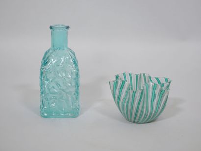 Ensemble en verre comprenant :
- une petite...