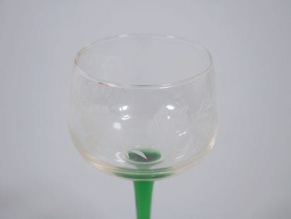 Suite de onze verres à vin d'Alsace en verre,...