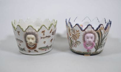 ASIATIDES 
Suite de deux verrières en porcelaine...