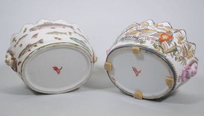 ASIATIDES 
Suite de deux verrières en porcelaine...