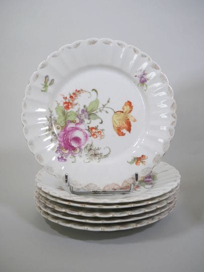 ROYAL DOULTON - ENGLAND 
Suite de 11 assiettes...