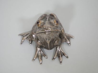Sujet en métal argenté figurant une grenouille...
