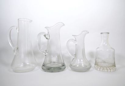 Ensemble en verre comprenant :
- Une bouteille...
