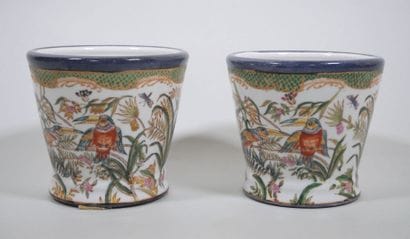 ASIATIDES
Paire de cache-pot de forme tronconique...