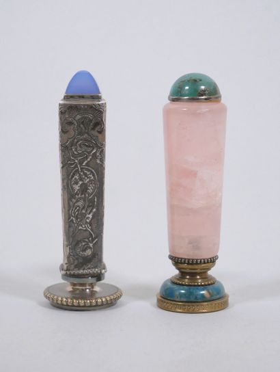 Ensemble comprenant :
- Un cachet en quartz...