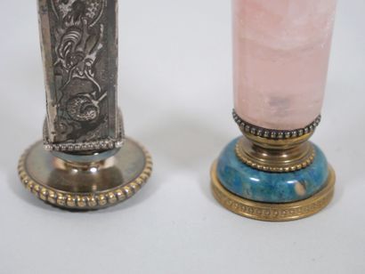 Ensemble comprenant :
- Un cachet en quartz...