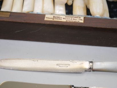 Partie de ménagère dépareillée, manches en...