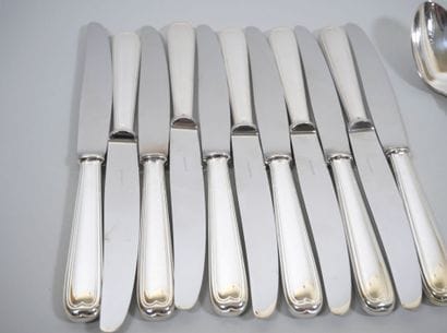 Partie de ménagère en métal argenté, modèle...