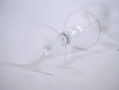 Partie de service de verres, la coupe de...
