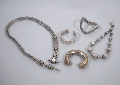 Fort ensemble de bijoux fantaisie en métal...