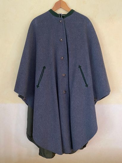 TYROLER LODEN
Grande cape en laine grise...