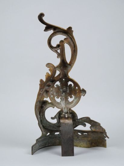 Three-part ormolu and chased bar with acanthus...