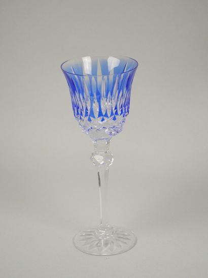 Reunion of 10 footed glasses, partially tinted...