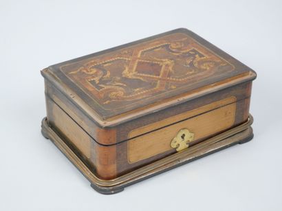 GRADE & PELCOT
Wooden veneer case with inlaid...