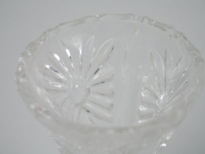 Set of glass and cut crystal pieces including...