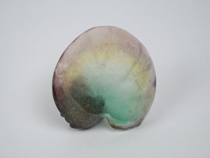 DAUM FRANCE
Small dish in pâte de verre depicting...