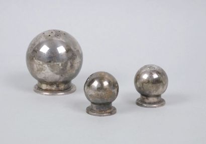 ERCUIS
Suite of a sugar shaker and a pair...