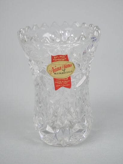 Set of glass and cut crystal pieces including...