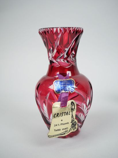 Set of glass and cut crystal pieces including...