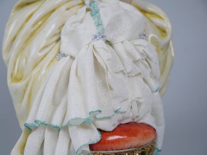 CAPODIMONTE
Elegant face to hand,
Subject...