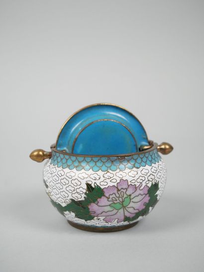 CHINA
Small perfume burner in cloisonné enamel,...