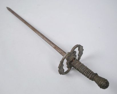 Fencing foil with filigree fusee, helmet-shaped...