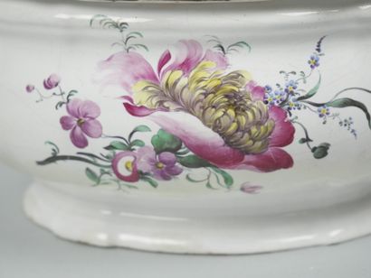 STRASBOURG
Covered earthenware tureen with...