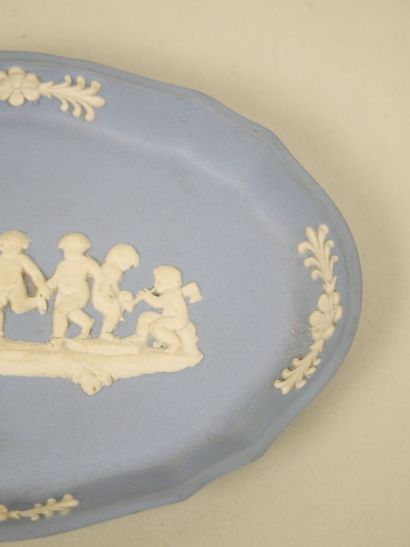 WEDGWOOD
Reunion of fine stoneware elements...