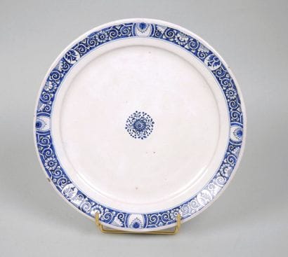STRASBOURG
Round earthenware plate with blue...