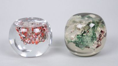 Two polychrome paperweights. 
Dimensions...