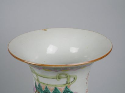 CHINA
Porcelain baluster vase with polychrome...