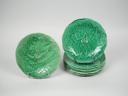 GIEN 
Suite of 10 green earthenware plates...