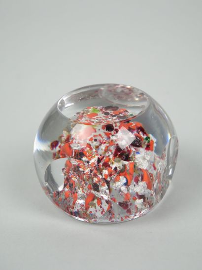 Two polychrome paperweights. 
Dimensions...