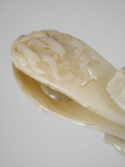 CHINA - 19th century
Celadon and brown-veined...