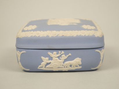 WEDGWOOD
Reunion of fine stoneware elements...